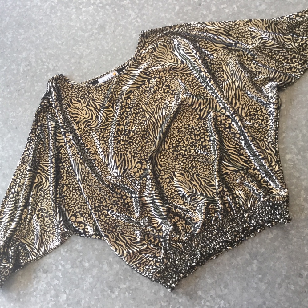 C’est ca New York! Gold blouse! M